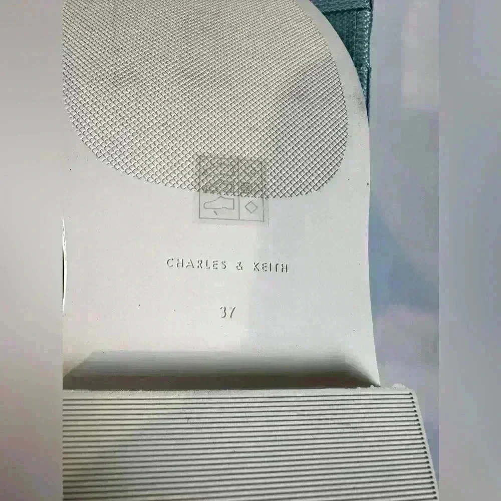 👑👑Charles & Keith Women's Chalk Nola Beaded Strap Platform Ivory Size 6.5